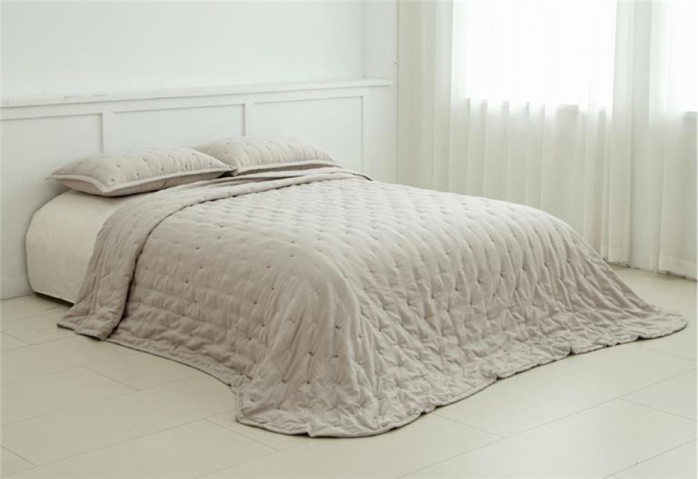 Colcha beige CLARA VIDAL modelo Antilla