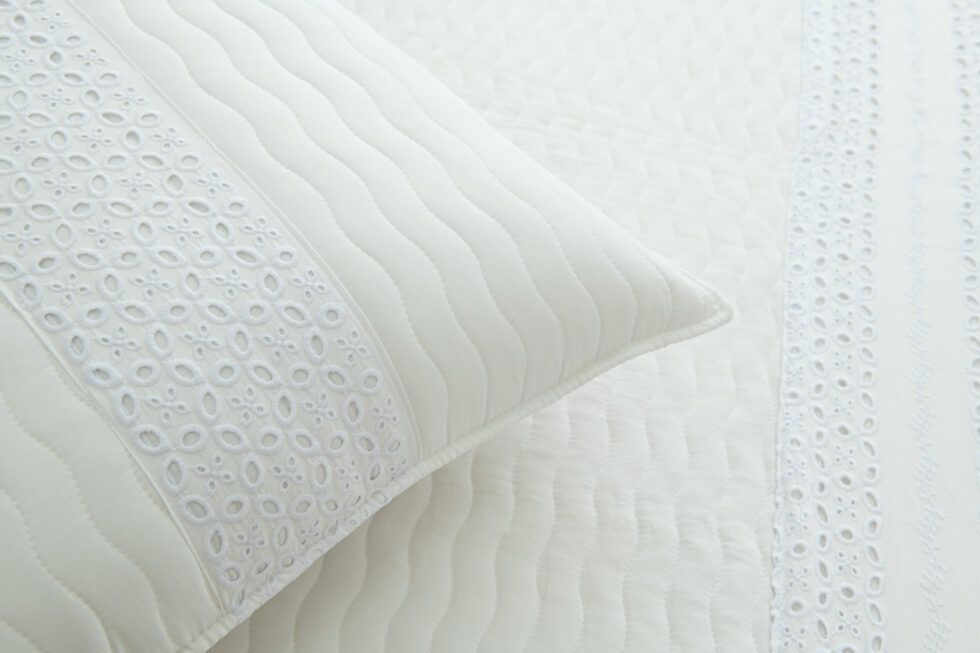 Colcha blanca CLARA VIDAL modelo VEROQUIO