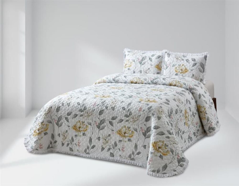 Couette boutis réversible cousue avec dentelle par Clara Vidal Estoril Gold