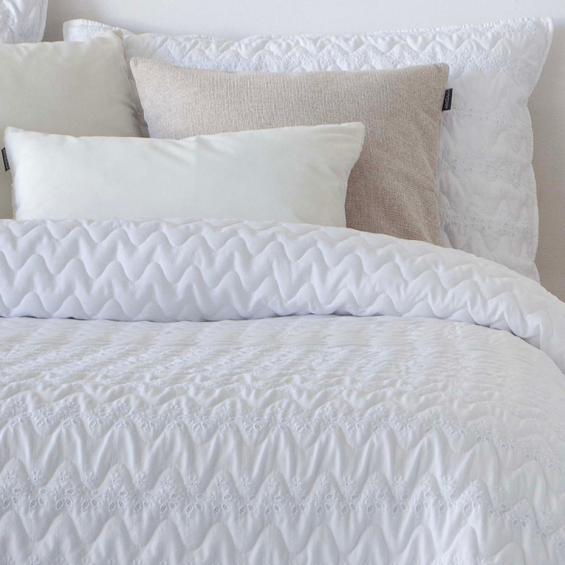 Colcha bouti blanca cosida Lorea de FUN DECO