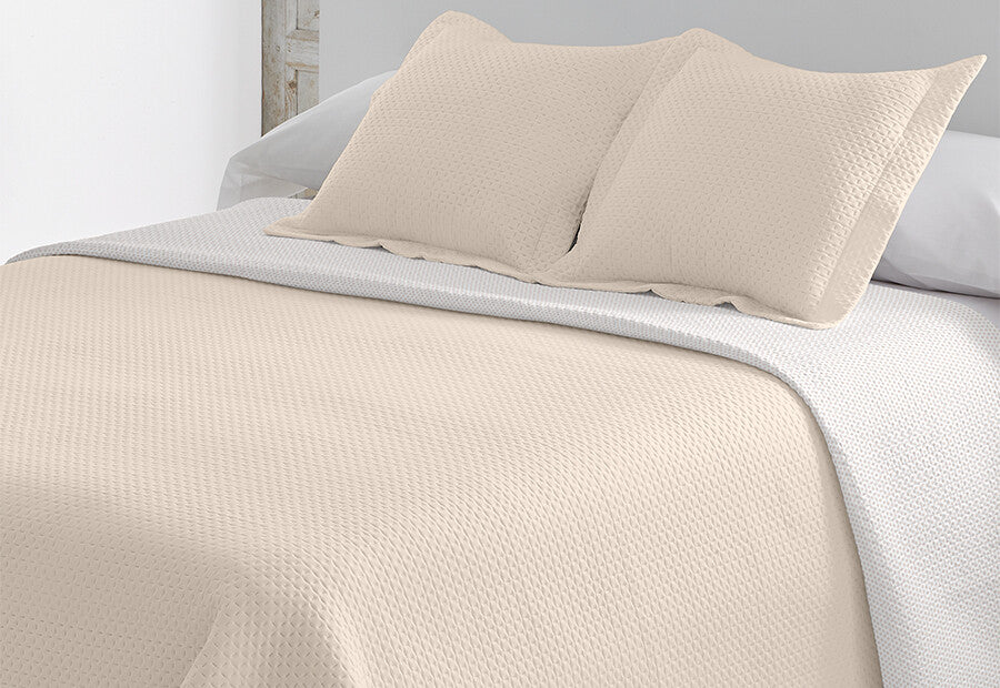 Colcha Bouti Termosellada DN MODA Reversible Lisa Rombitos 3D arena