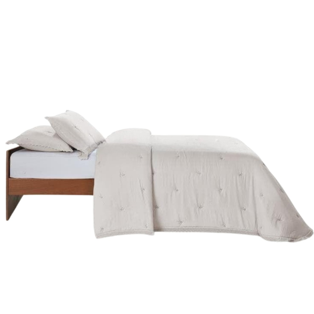 Couette brodée extra douce SANADE de Clara Vidal en couleur naturelle