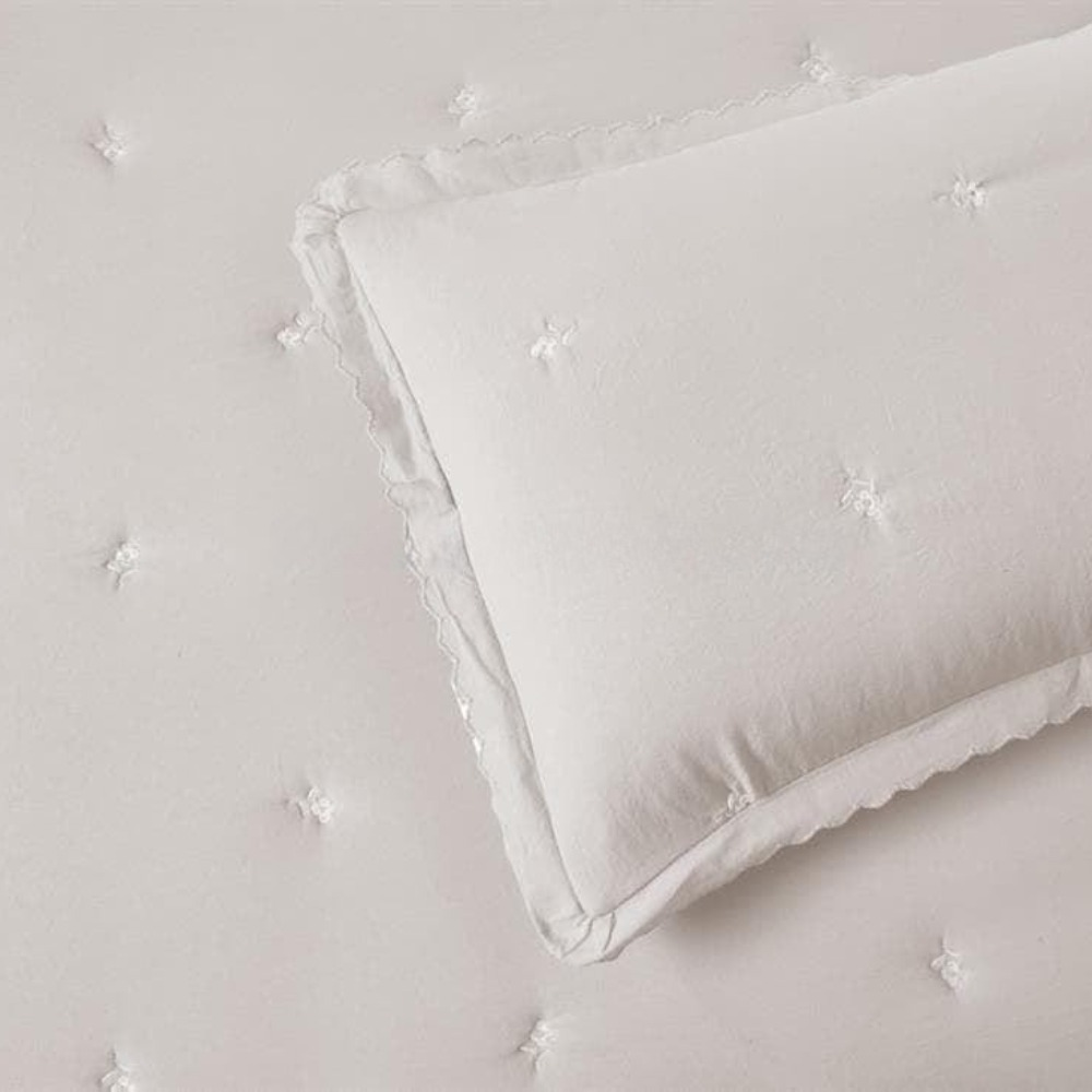 Couette brodée extra douce SANADE de Clara Vidal en couleur naturelle