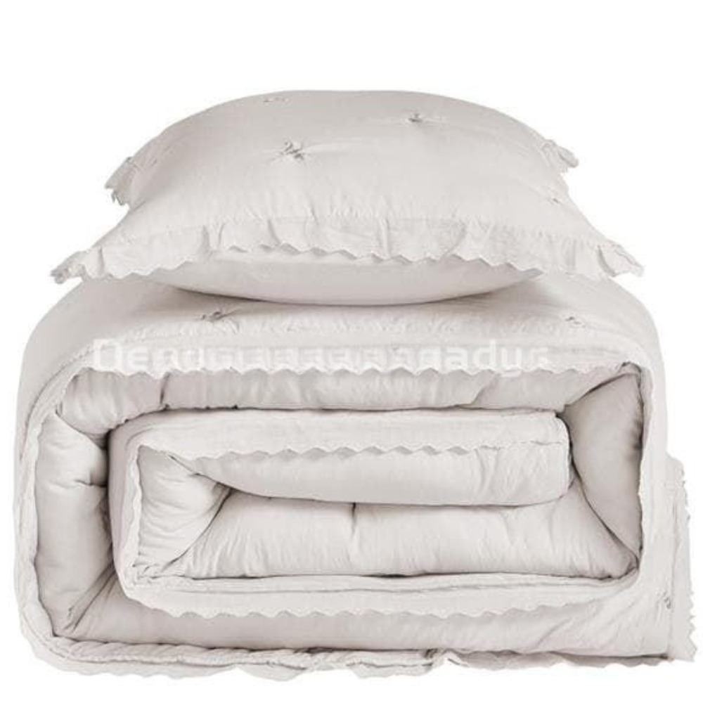 Couette brodée extra douce SANADE de Clara Vidal en couleur naturelle
