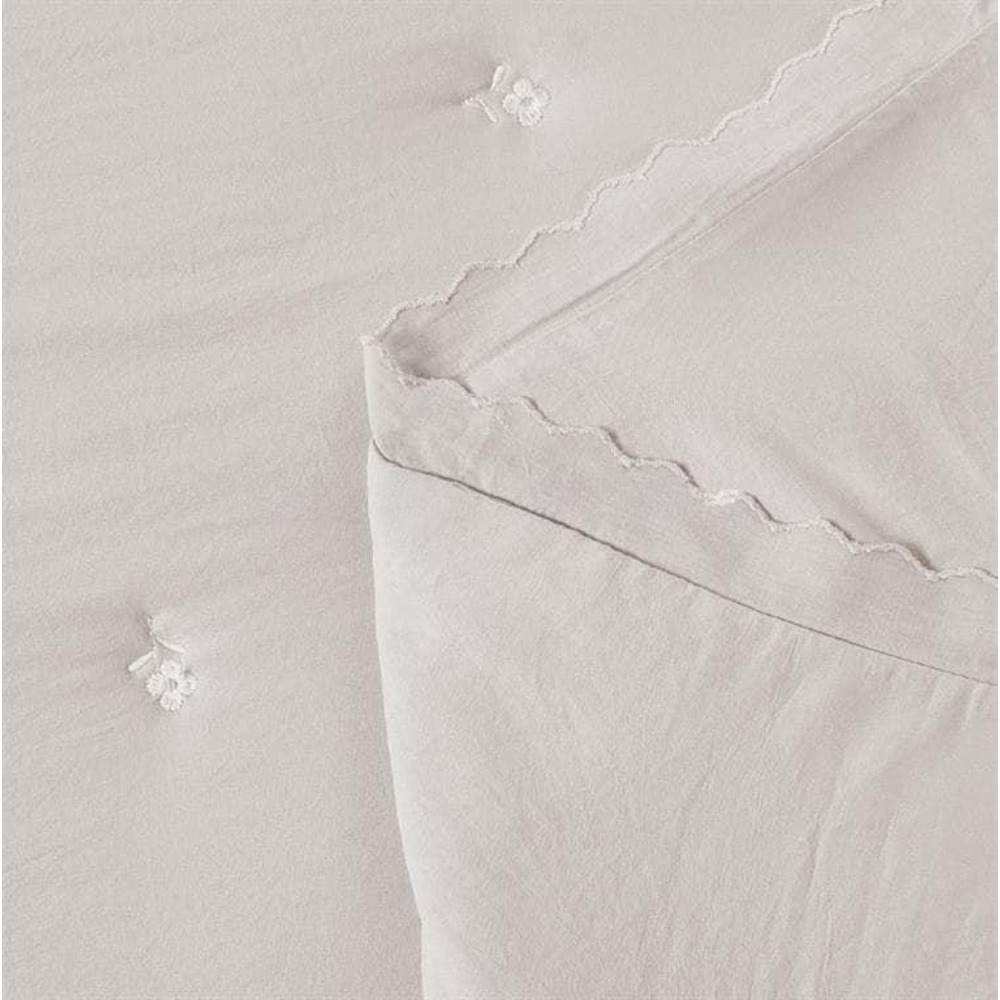 Couette brodée extra douce SANADE de Clara Vidal en couleur naturelle