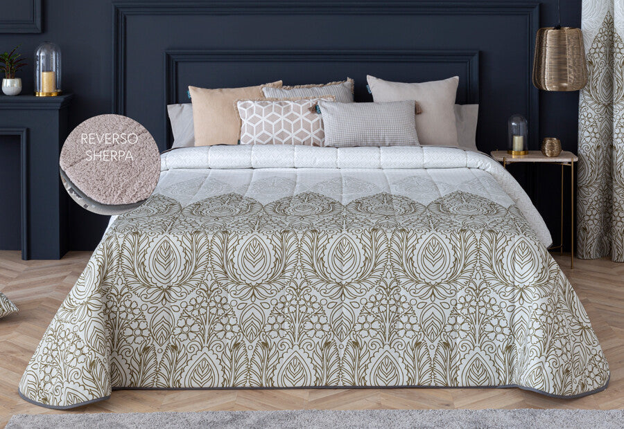 Couette Sherpa Baza en Beige par Paula Confections