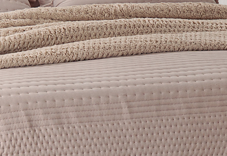 Edredón con Volante Reverso Sherpa LLARBONA Porto color taupe