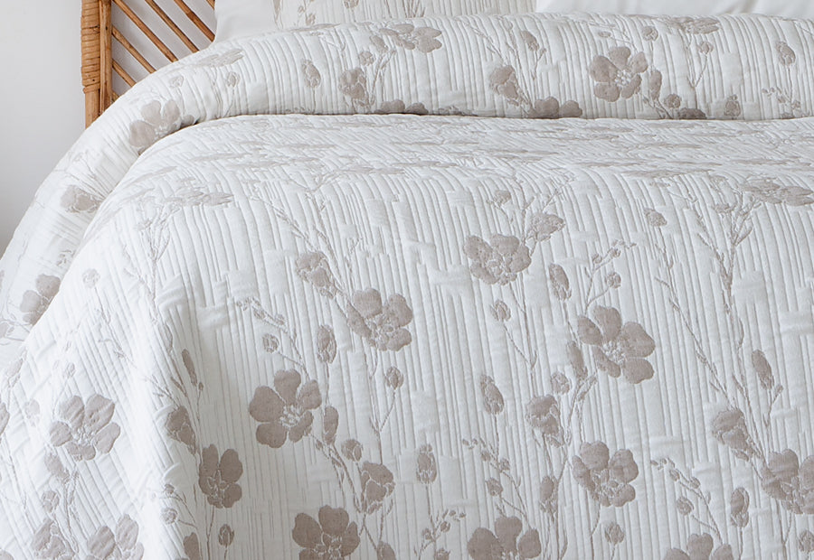 Colcha beige Jacquard Confort VIALMAN Sofía