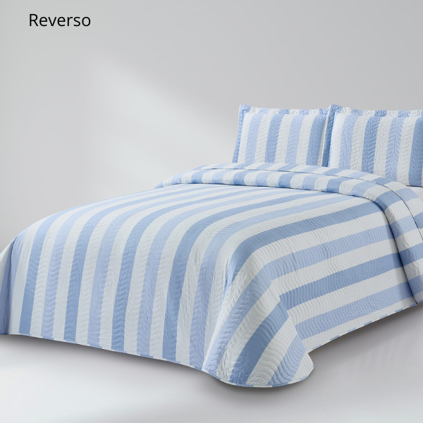 Colcha cosida BODELY en color azul  de  CLARA VIDAL
