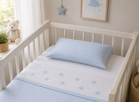 Sábana cuna franela modelo estrellas marca Ankeli color azul