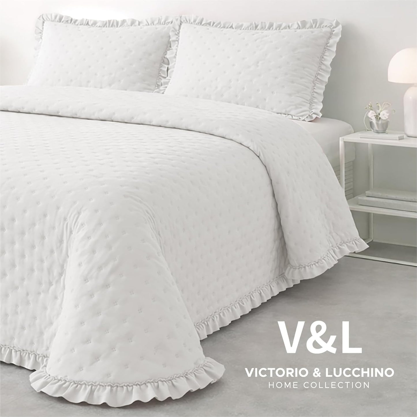 Colcha blanca Victorio & Lucchino modelo Marina con Volante