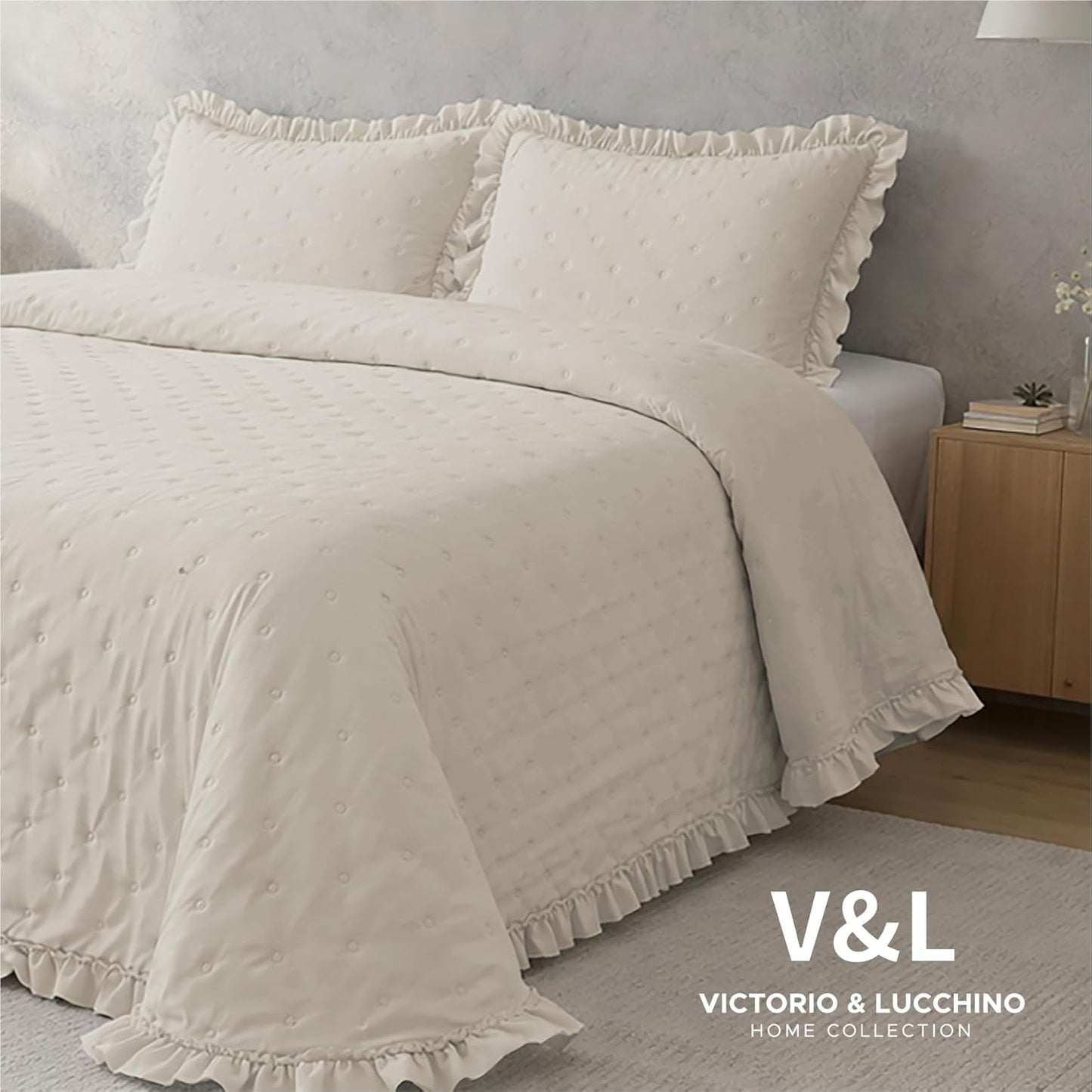 Colcha beige Victorio & Lucchino modelo Amara con Volante