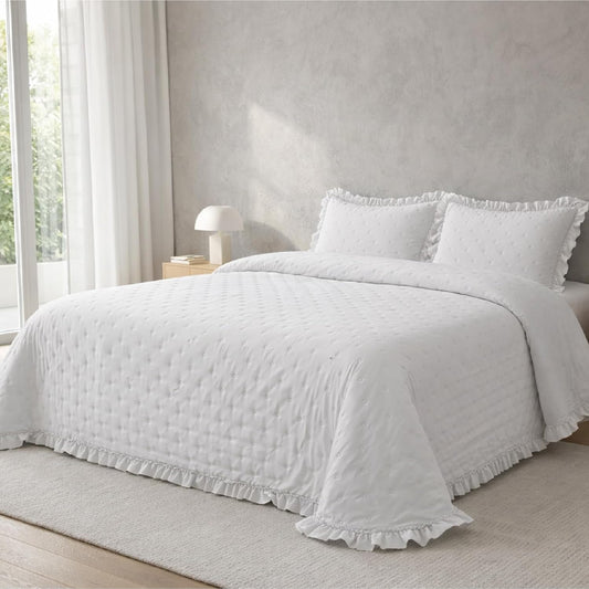 Colcha blanca Victorio & Lucchino modelo Amara con Volante