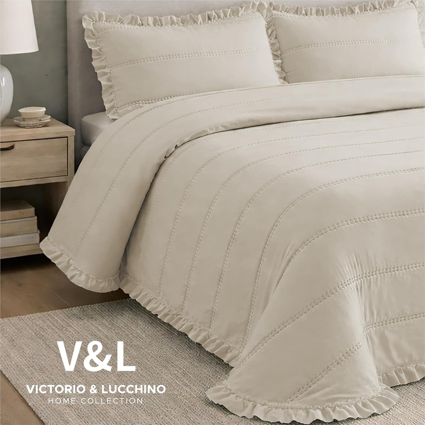 Colcha beige Victorio & Lucchino modelo Lorena con Volante