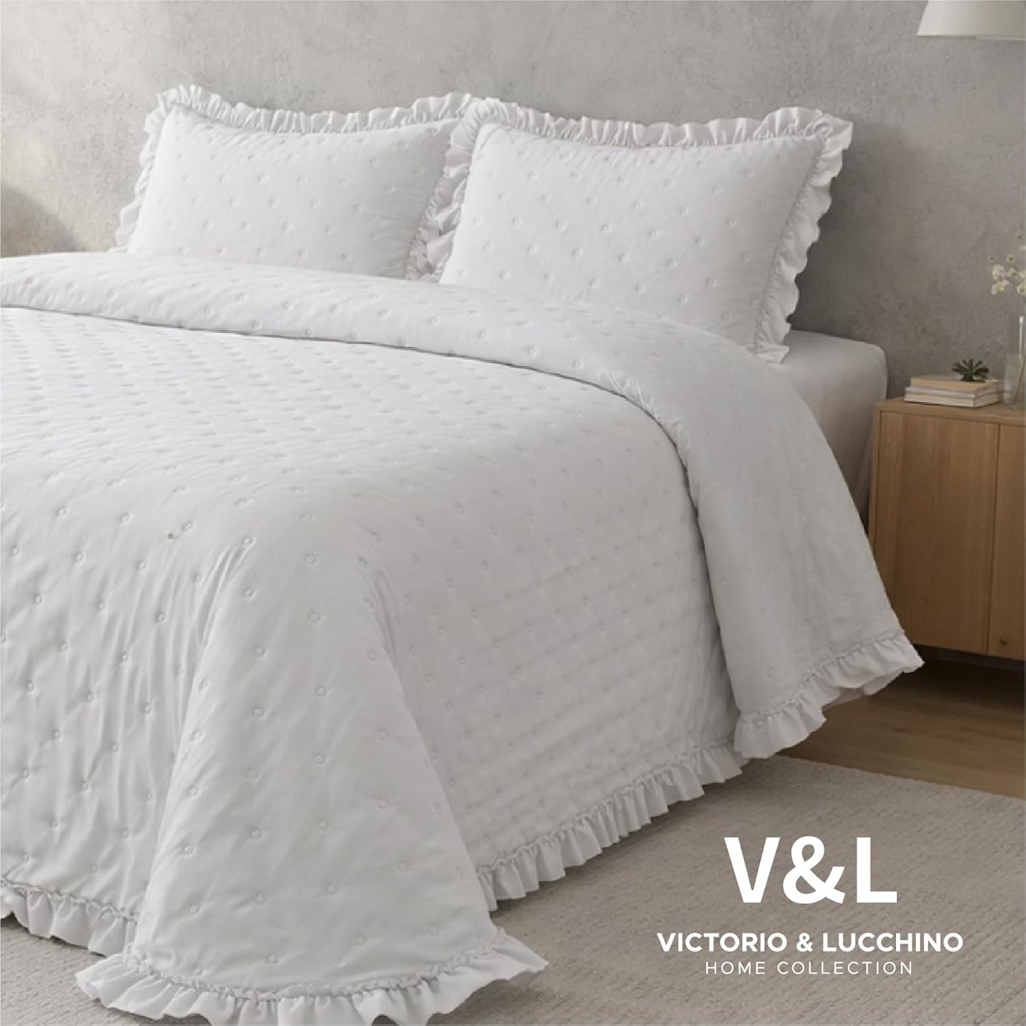Colcha blanca Victorio & Lucchino modelo Amara con Volante