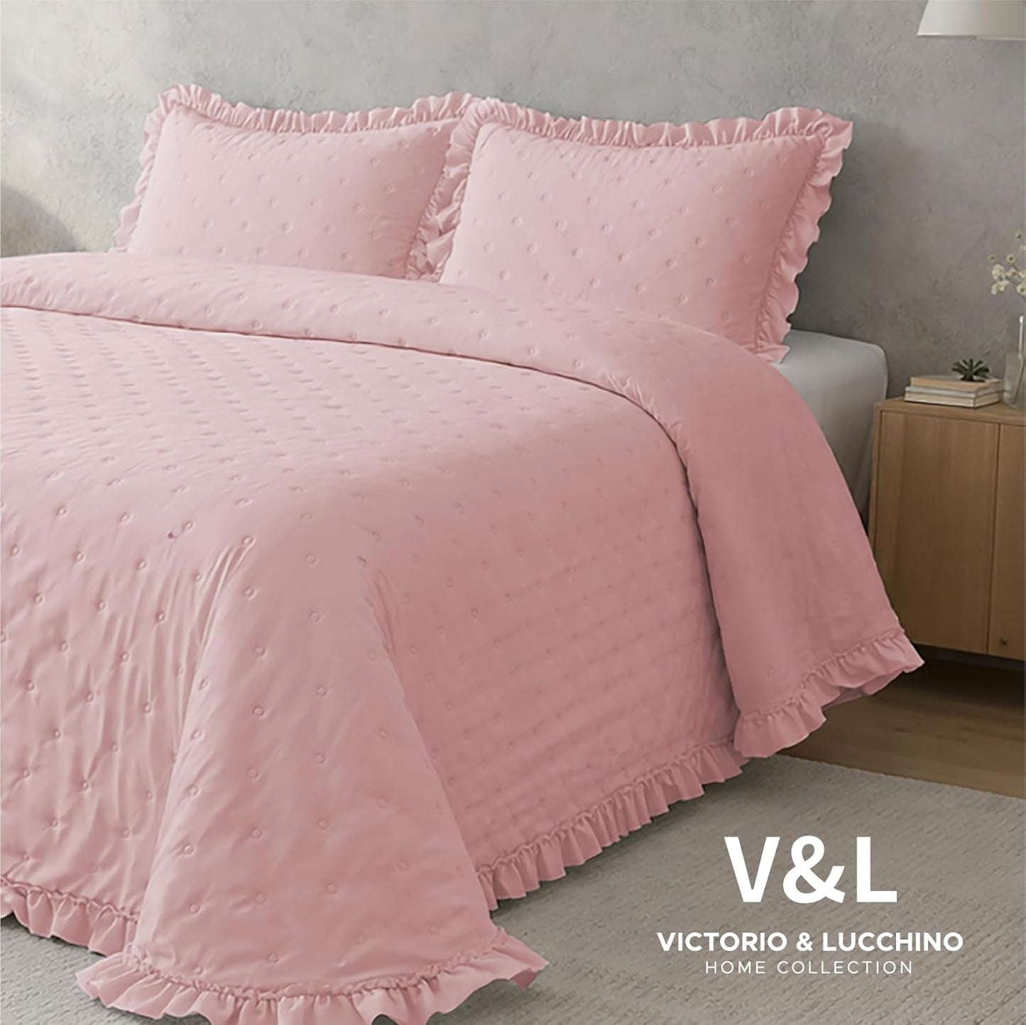 Colcha rosa Victorio & Lucchino modelo Amara con Volante