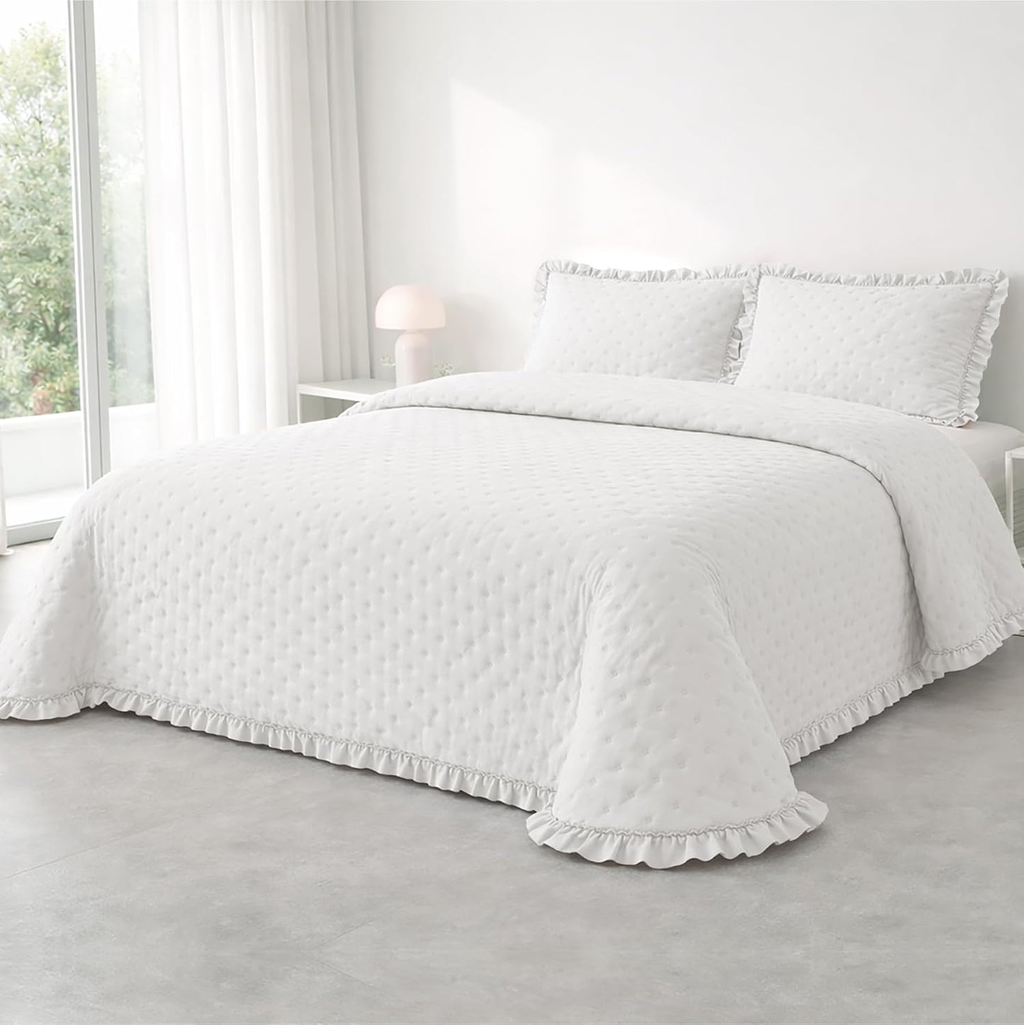 Colcha blanca Victorio & Lucchino modelo Marina con Volante