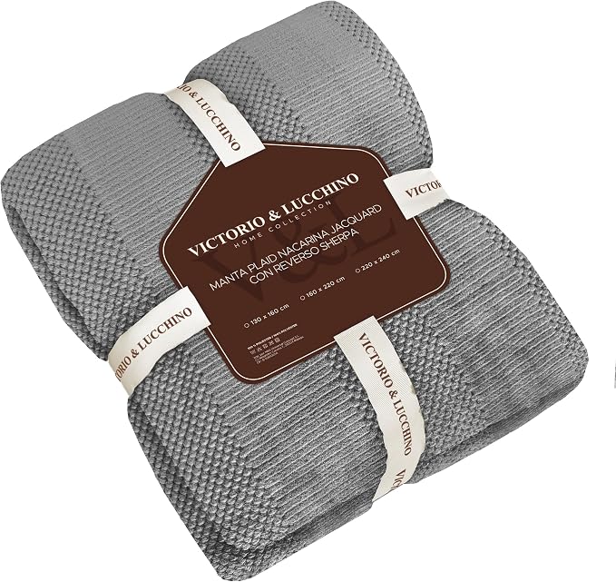 Manta Plaid Victorio & Lucchino Nacarina Jacquard con Reverso sherpa color gris (VL80520)
