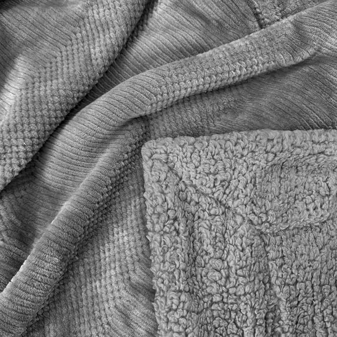Manta Plaid Victorio & Lucchino Nacarina Jacquard con Reverso sherpa color gris (VL80520)