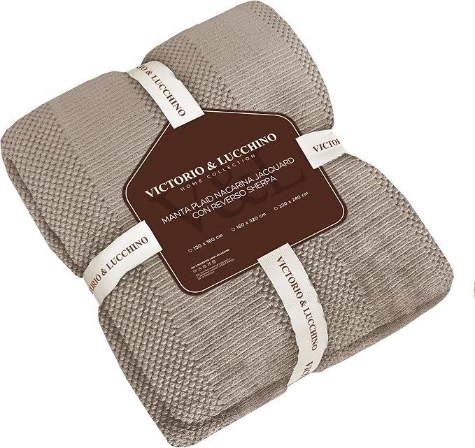 Manta Plaid Victorio & Lucchino Nacarina Jacquard con Reverso sherpa color camel (VL80520)