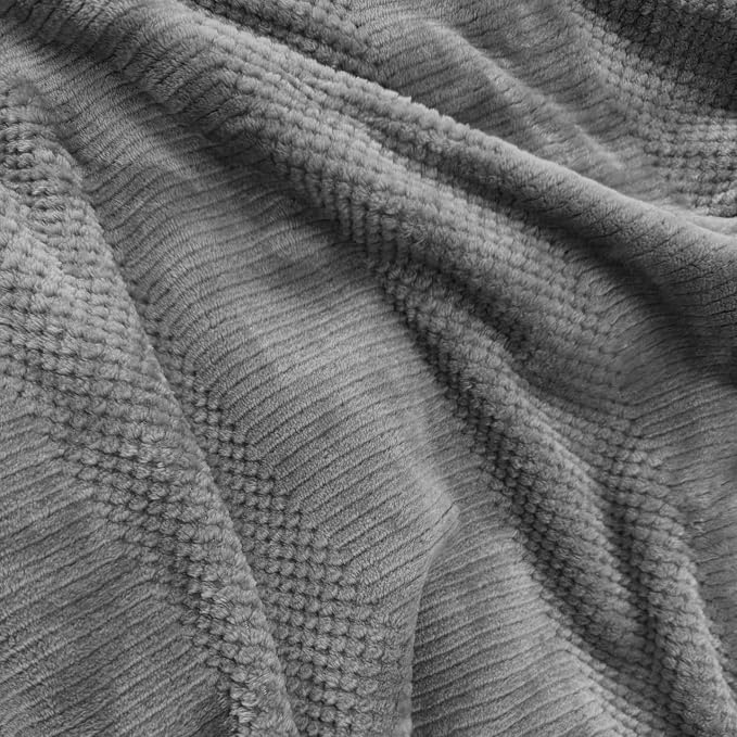 Manta Plaid Victorio & Lucchino Nacarina Jacquard con Reverso sherpa color gris (VL80520)