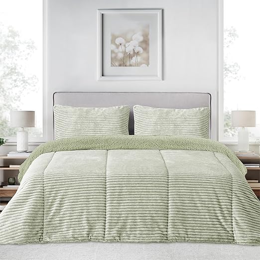 Comforter Jaspeado con Reverso de Borreguito – 650 g/m²  Incluye Funda(s) de Cojín modelo ANAYA de Victorio&Lucchino en color verde