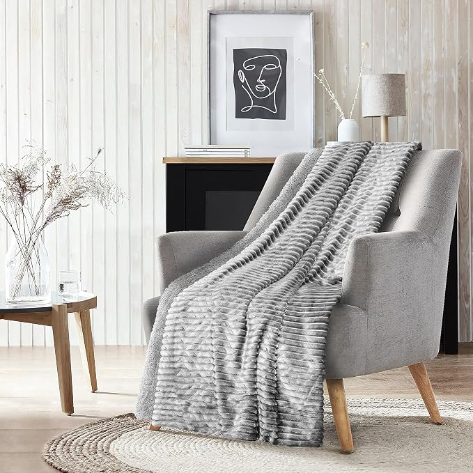 Manta Plaid Victorio & Lucchino Canale con Reverso sherpa color gris claro(VL80511)