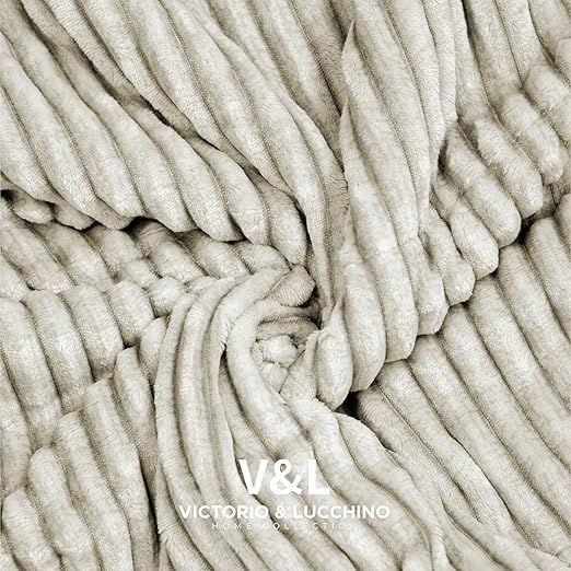 Comforter Jaspeado con Reverso de Borreguito – 650 g/m²  Incluye Funda(s) de Cojín modelo ANAYA de  Victorio&Lucchino en color camel