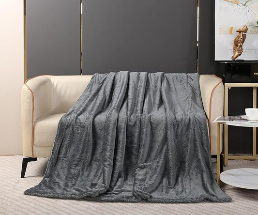 Manta Plaid Victorio & Lucchino con Reverso sherpa color gris oscuro (VL80519)