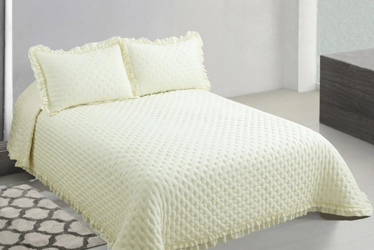 Colcha crema con Volante CAPRI