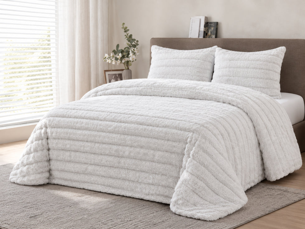 Edredón  sherpa modelo SENA de  Catotex color marfil 730gr