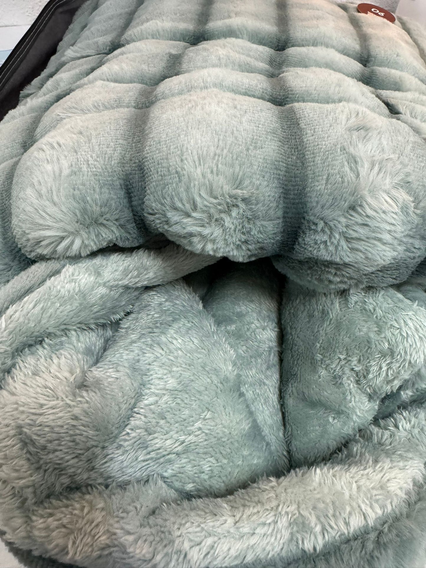 Edredón  sherpa modelo SENA de  Catotex color menta 730gr