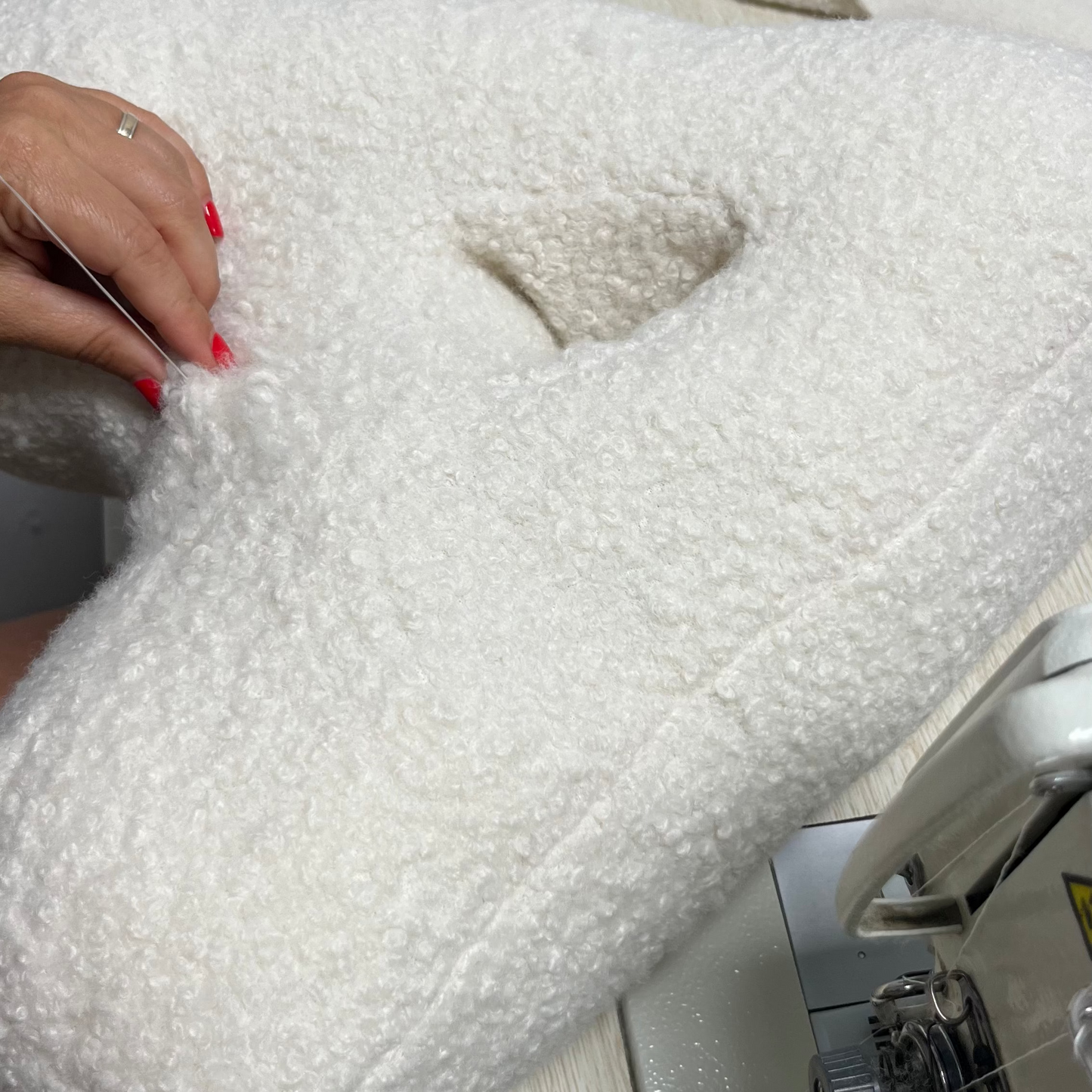 Cojín Letra Inicial Bouclé: Personaliza tu Espacio con Estilo