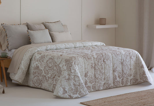 Colcha Boutí Isaba color beige marca Confecciones Paula