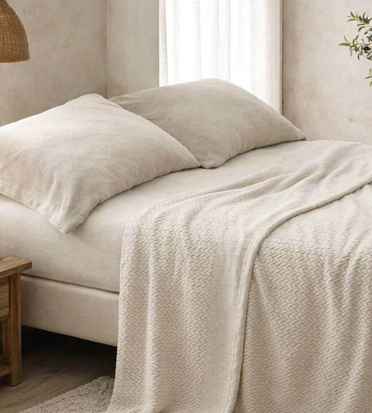Sábana Coralina color marfil, tacto peluche  diseño 999 de Burrito Blanco