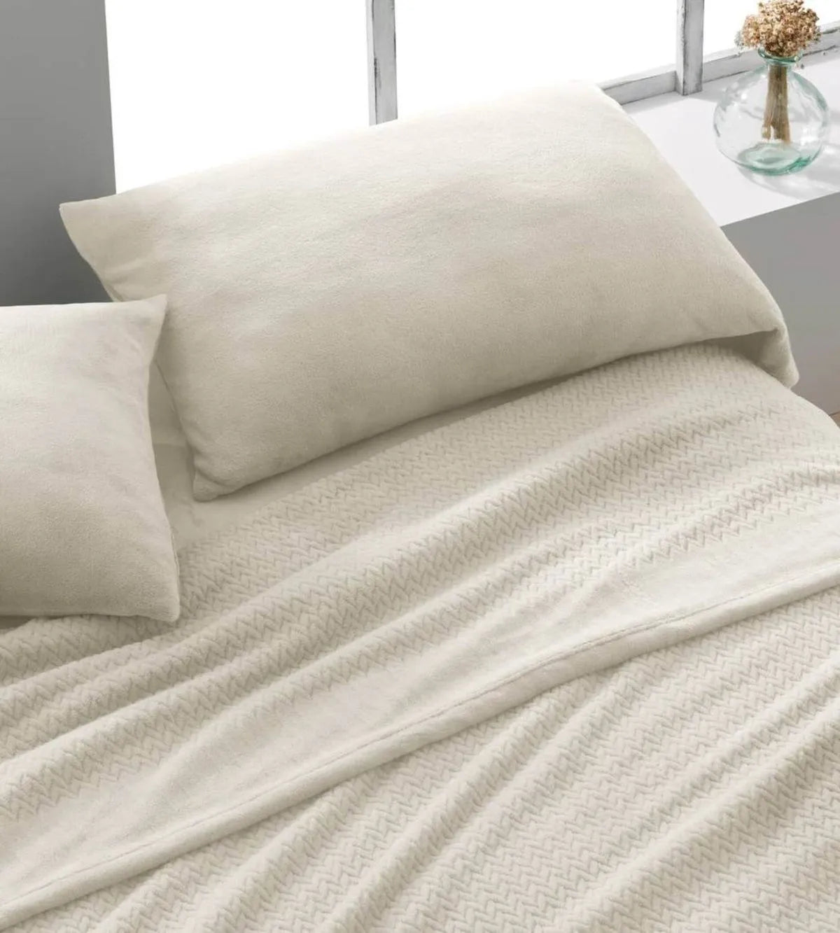 Sábana Coralina color marfil, tacto peluche  diseño 999 de Burrito Blanco