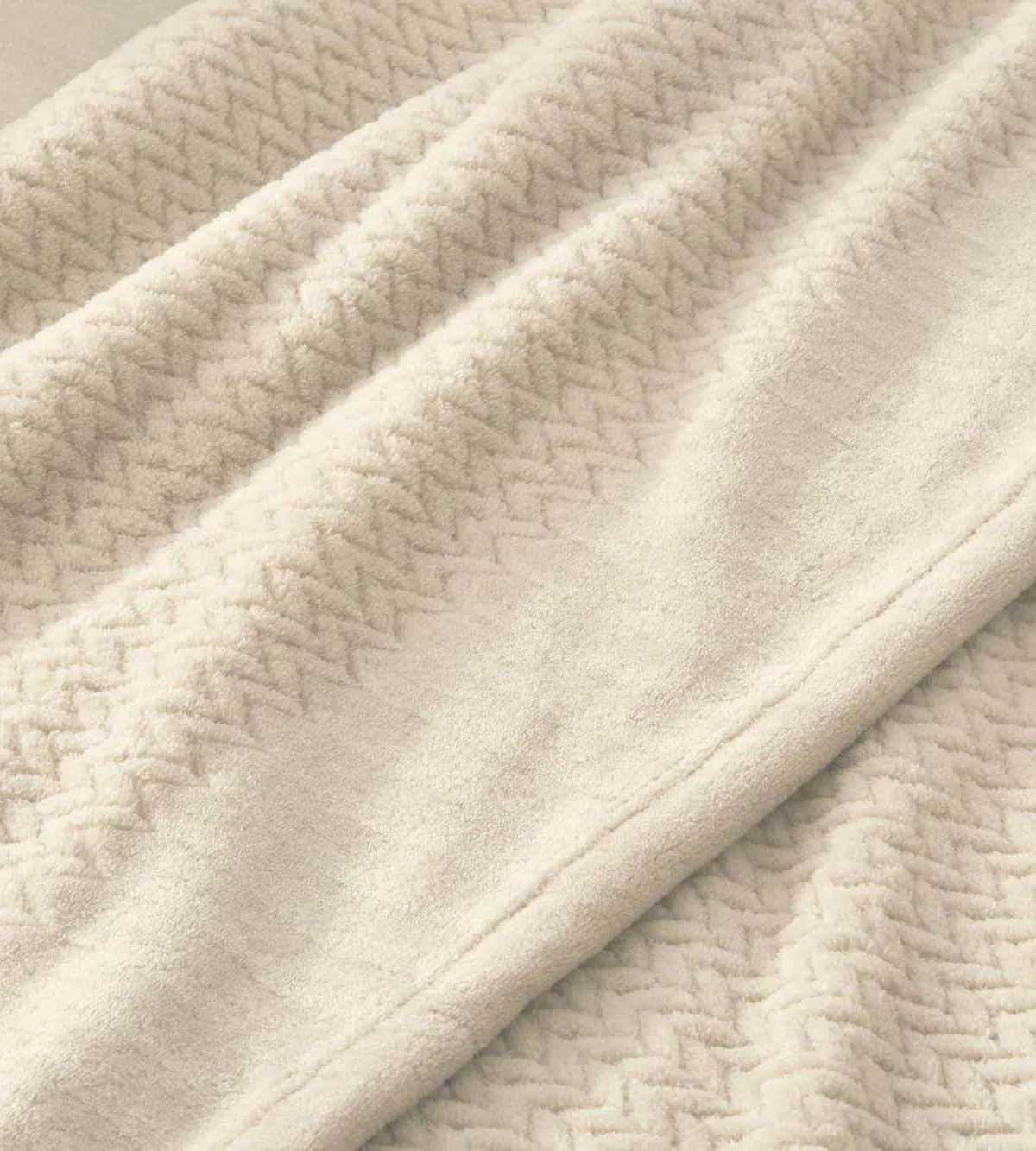 Sábana Coralina color marfil, tacto peluche  diseño 999 de Burrito Blanco