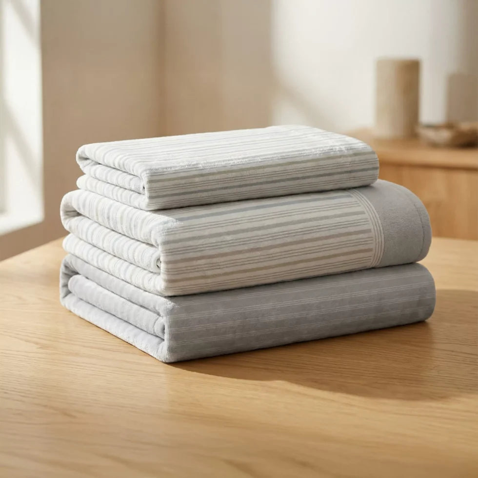 Juego sábanas coralina velvet rayas gris azulado  566 marca MANTEROL