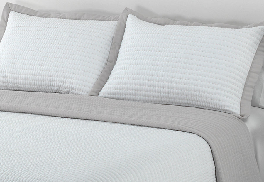 Colcha Bouti blanca/gris  Bordada modelo Palma de DOLZ