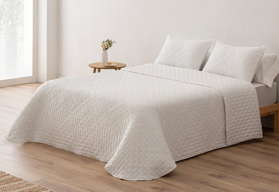 Colcha blanca Bouti Suave Relieve DN MODA Reversible Pilar