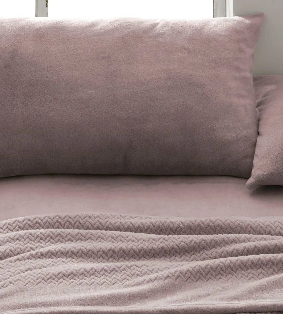 Sábana Coralina color cocoa/malva, tacto peluche  diseño 999 de Burrito Blanco