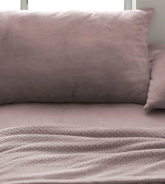Sábana Coralina color cocoa/malva, tacto peluche  diseño 999 de Burrito Blanco