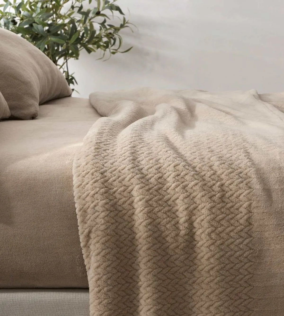 Sábana Coralina color tostado, tacto peluche  diseño 999 de Burrito Blanco