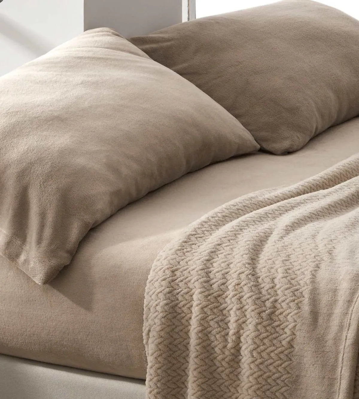 Sábana Coralina color tostado, tacto peluche  diseño 999 de Burrito Blanco