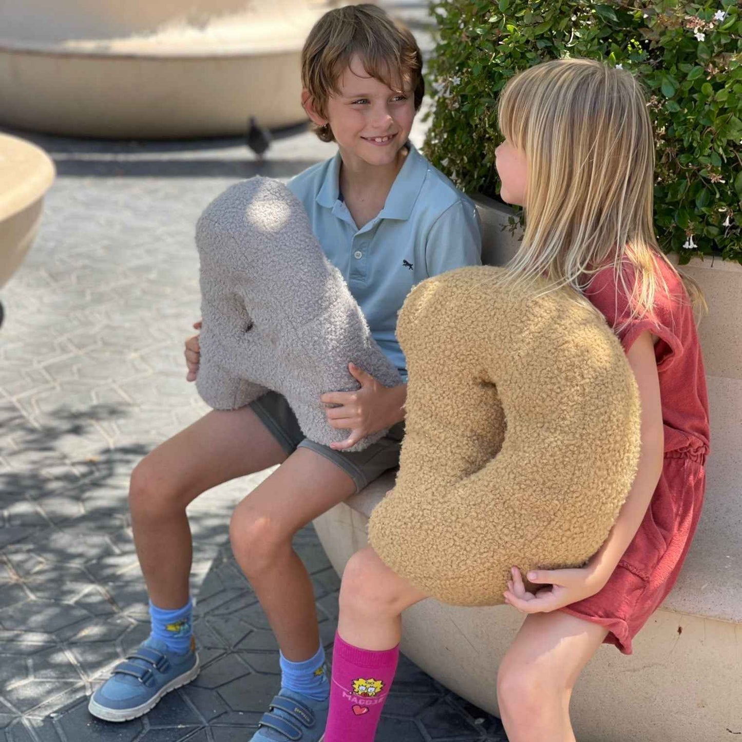 Cojín Letra Inicial Bouclé: Personaliza tu Espacio con Estilo