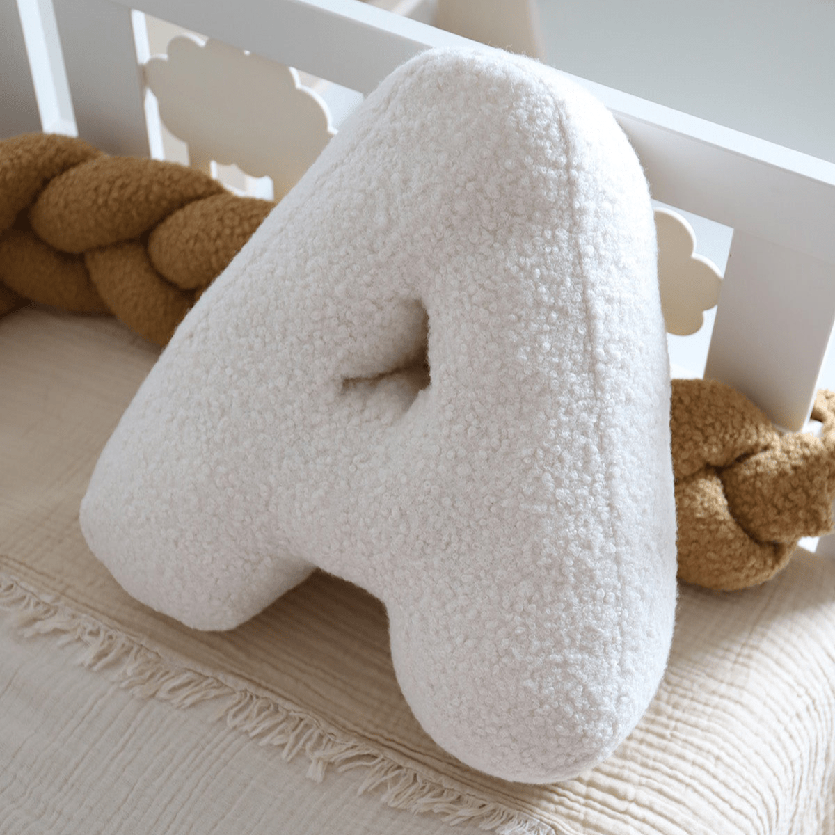 Cojín Letra Inicial Bouclé: Personaliza tu Espacio con Estilo