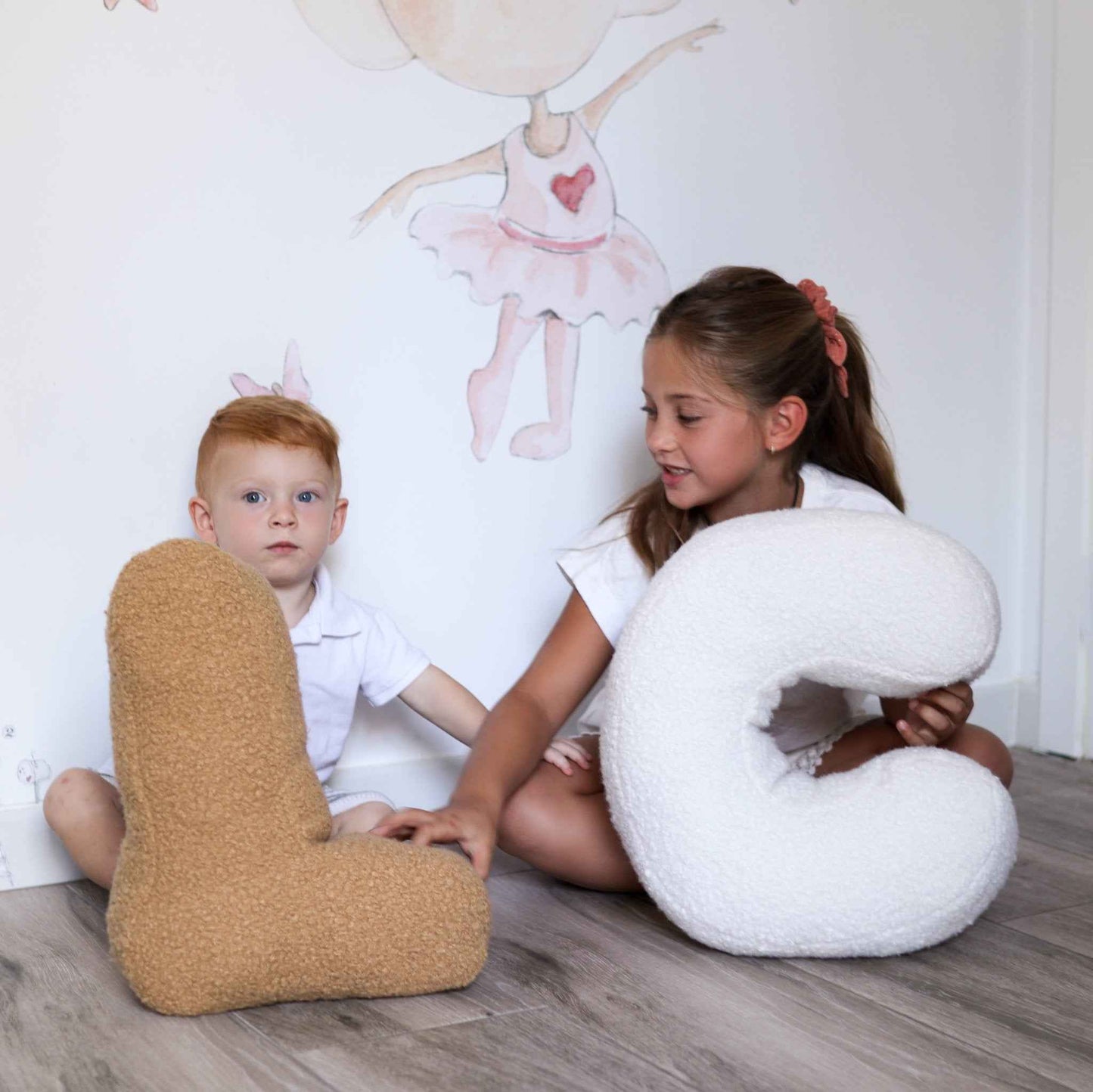 Cojín Letra Inicial Bouclé: Personaliza tu Espacio con Estilo