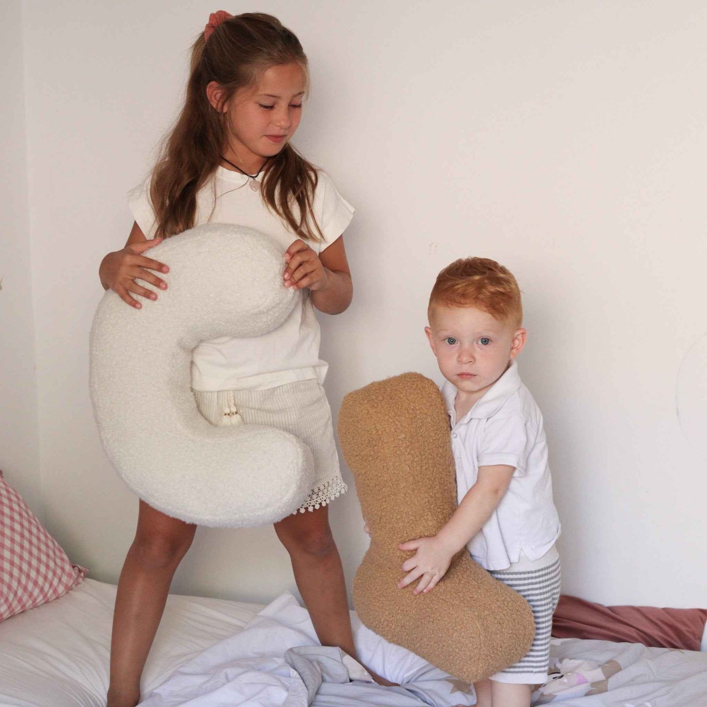 Cojín Letra Inicial Bouclé: Personaliza tu Espacio con Estilo