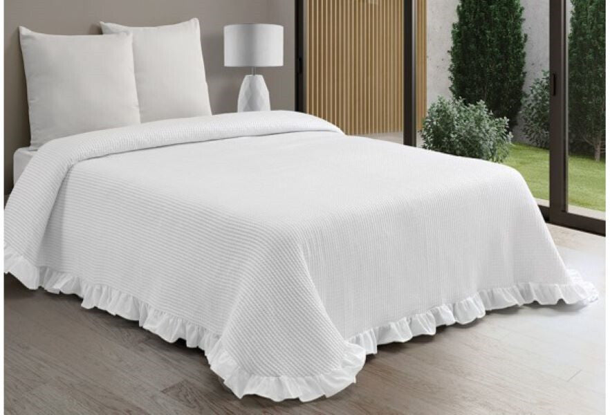 White Cotton Jacquard Quilt with Ruffle